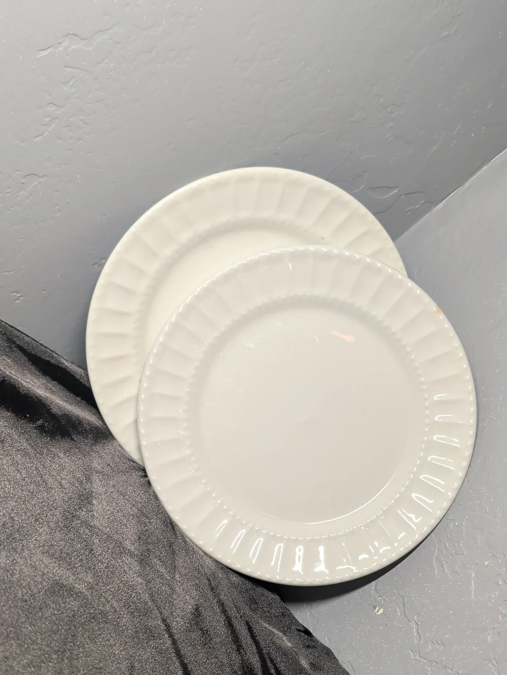 Gibson White Ridged Ceramic Dinner Plates - Set of 2